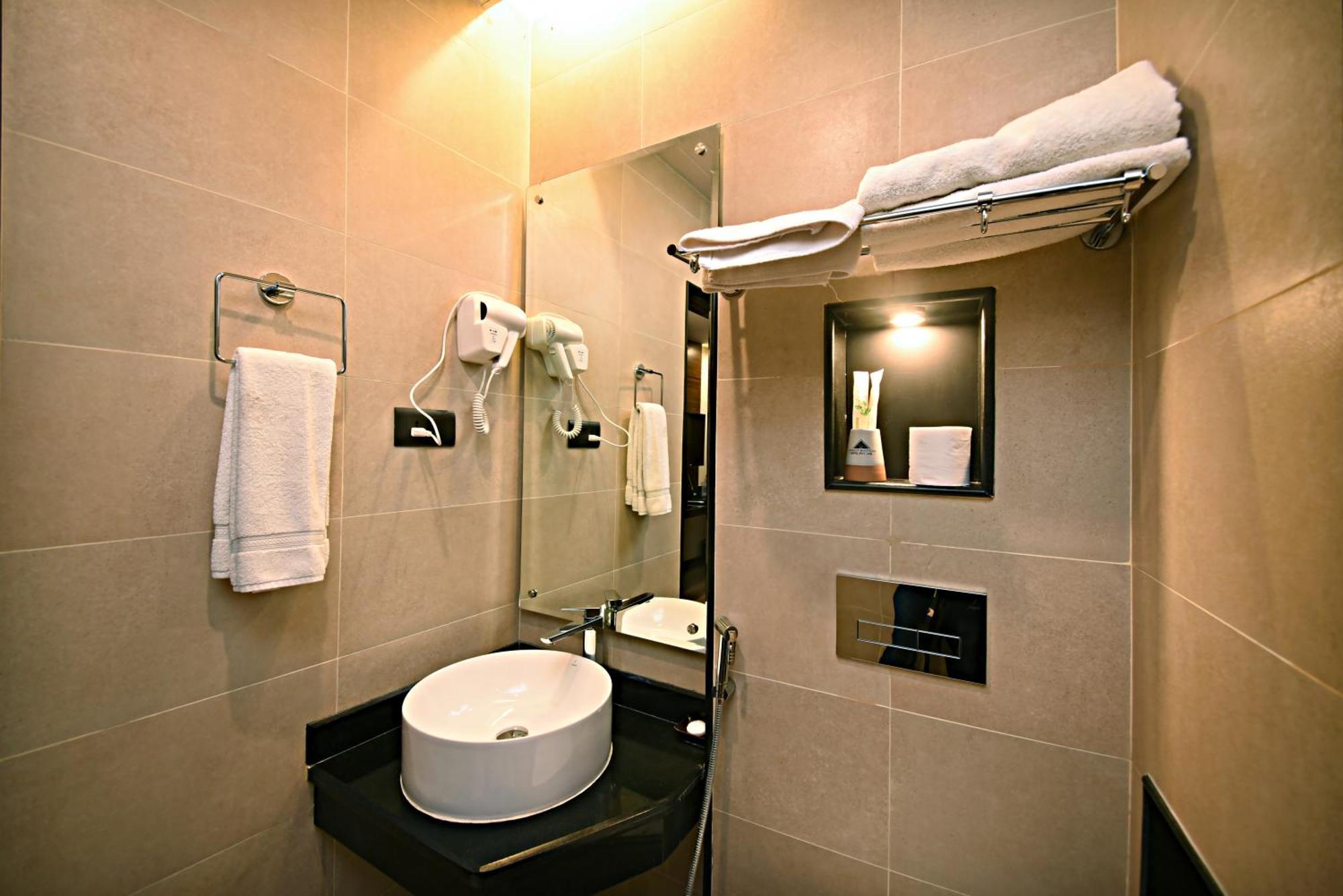 Standard Queen Room